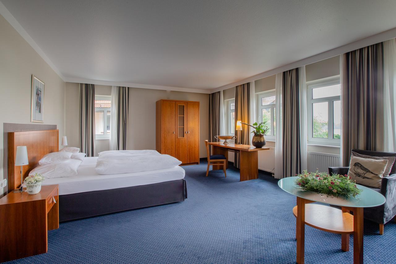 Seehotel Niedernberg - Das Dorf am See Exterior foto